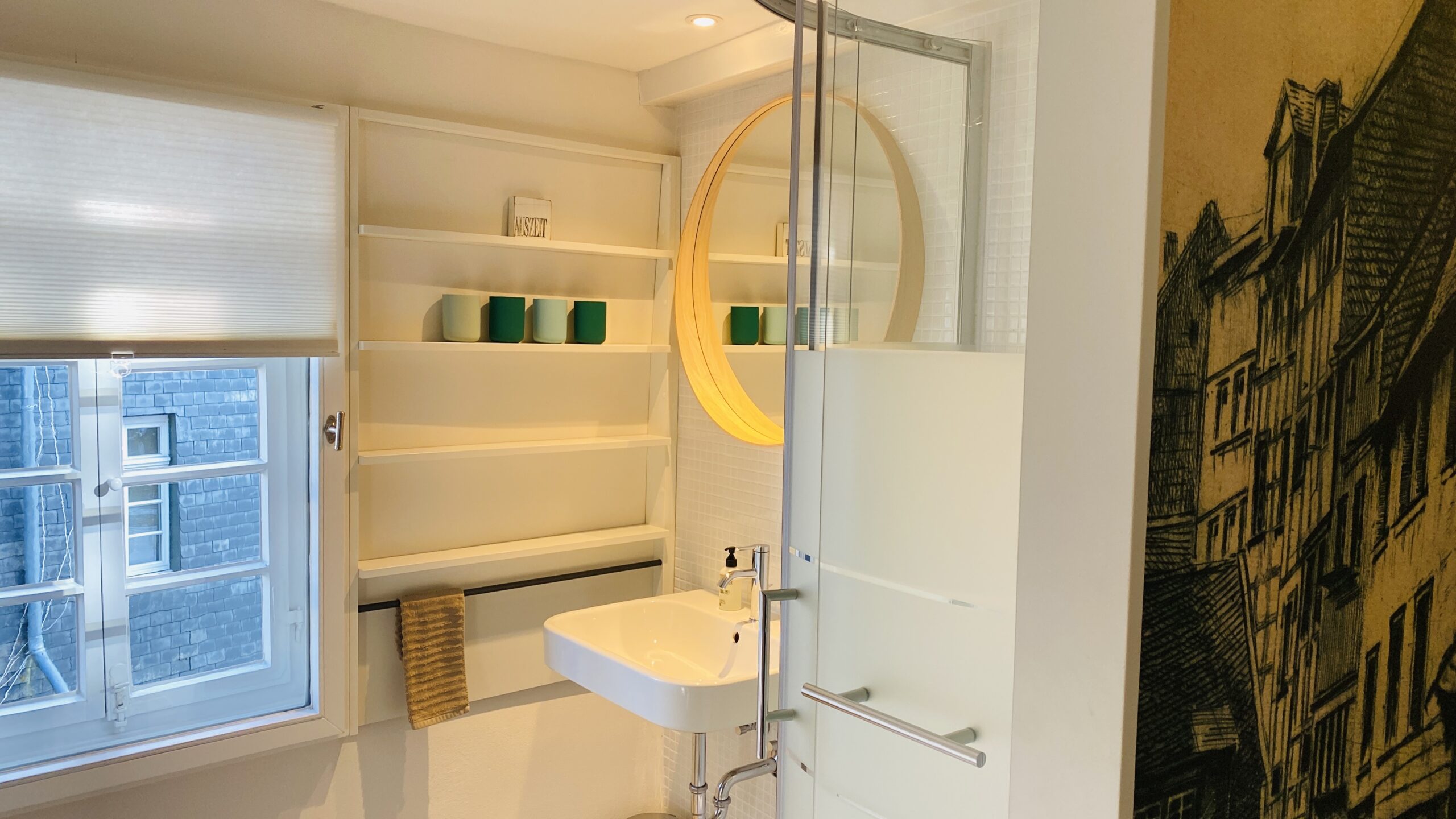 Modernes Badezimmer im Erdgeschoss